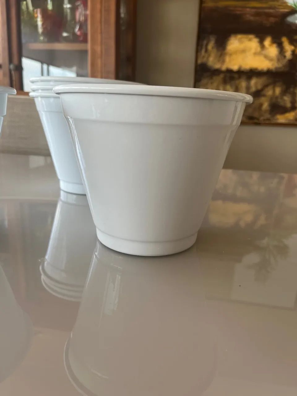 Vasos decorativos brancos de lata. - Foto 2