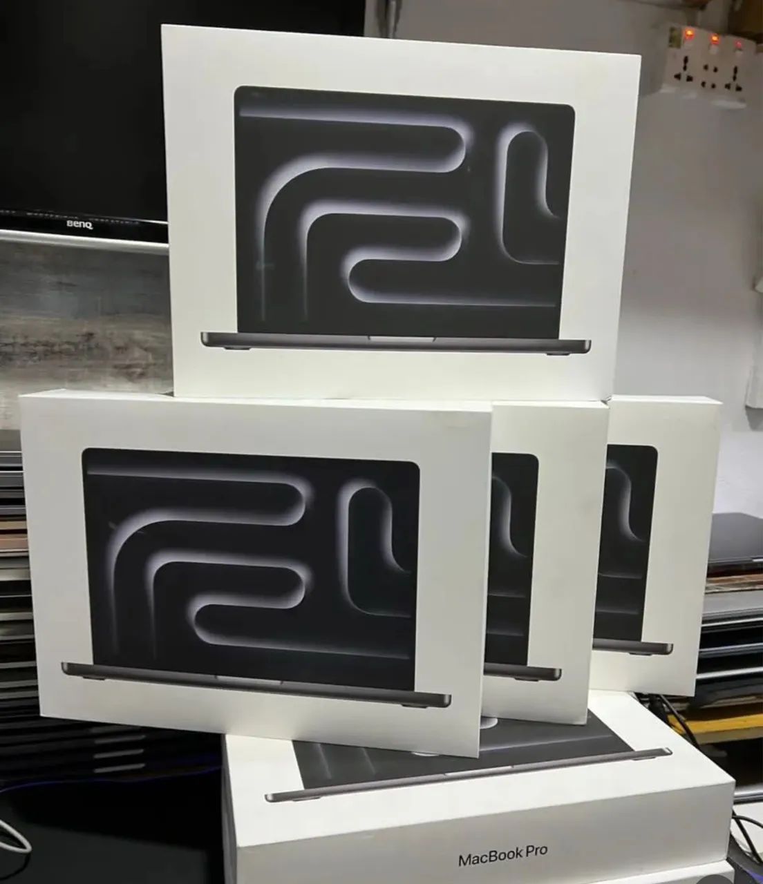 MacBook Pro M4 14.264617597580930120