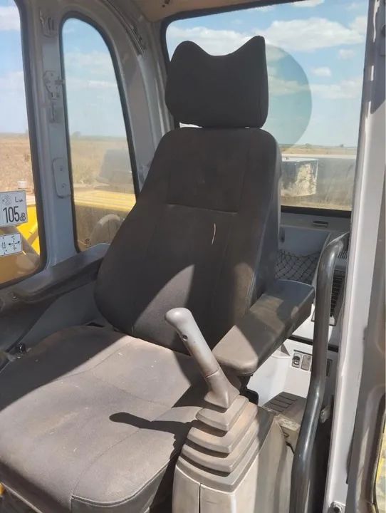 Escavadeira New Holland E 215 - Foto 6