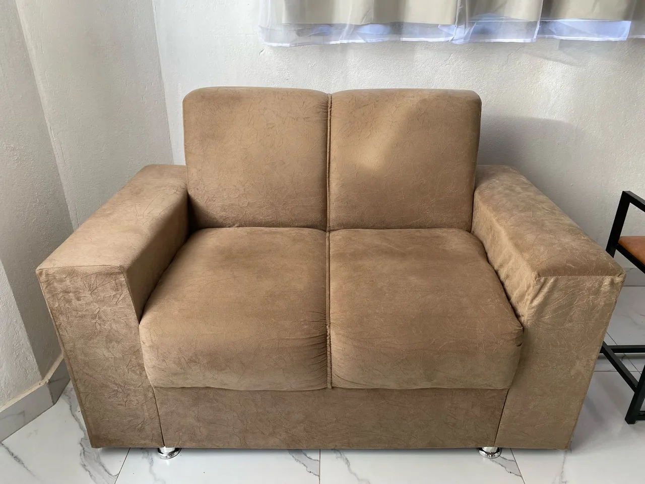 Sofá 2 Lugares Confortável em Tecido