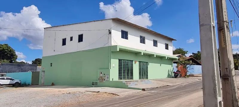 Aluga-se apartamento com excelente localização