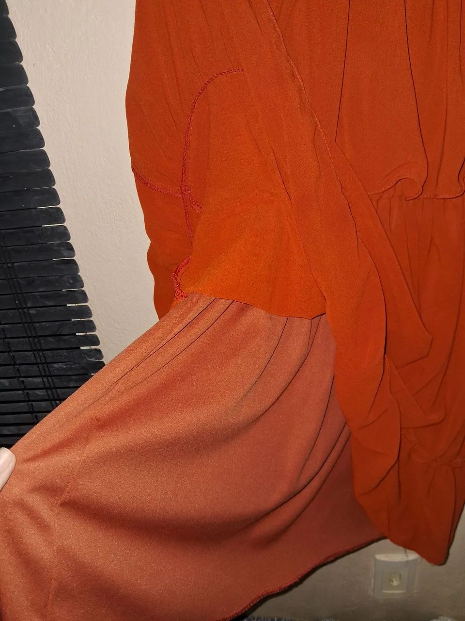 Vestido em camadas na cor coral - Foto 4