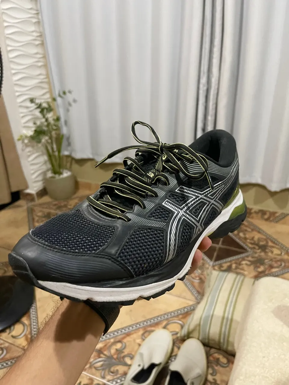 Vendo dois tênis de corrida