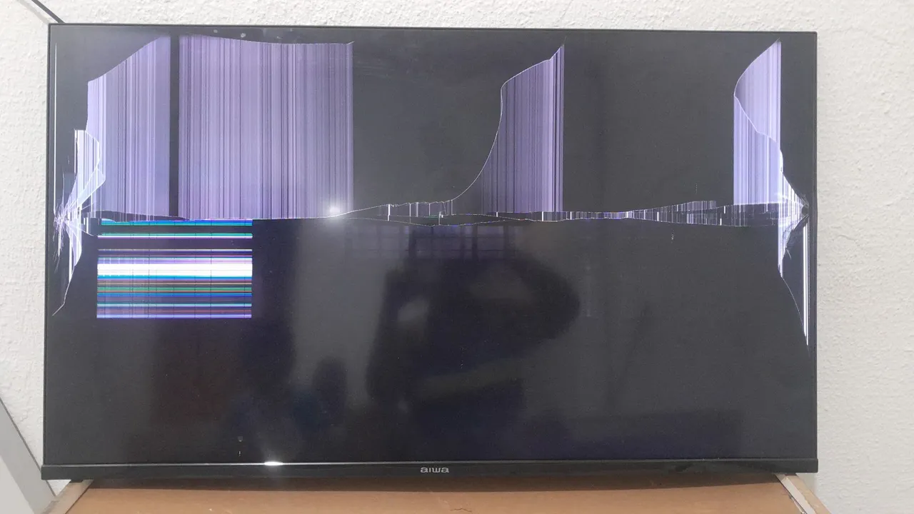 TV AIWA com tela danificada - Peças ou Conserto