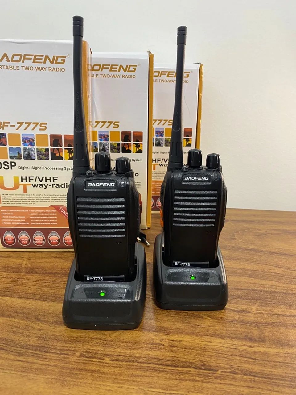 Kit 2 Rádio Uhf 16 Canais Comunicador Com Fone Walktalk Bf-777s  - Foto 4