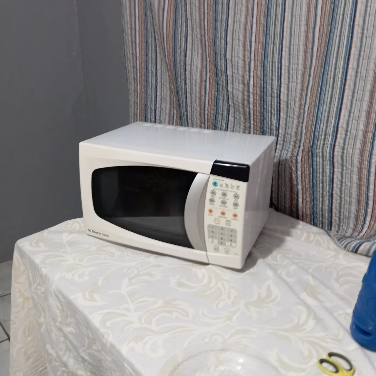 Microondas funcionando perfeitamente com garantia