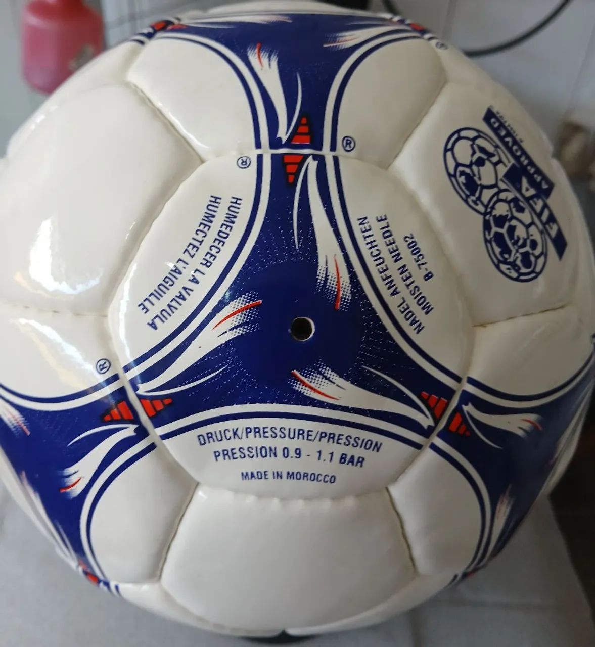 BOLA FUTEBOL TRICOLORE ADIDAS COPA 1998 FRANCA COM SUPORTE