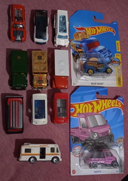 Lote com 12 carrinhos 