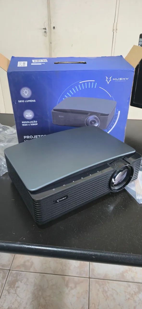 Projetor Husky 5810 Lumens Full HD