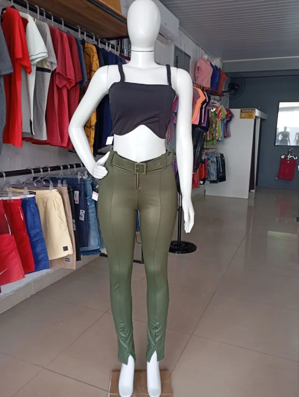 Vende se manequins novo