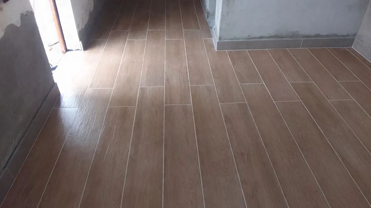 Pedreiro azulejista carpinteiro e encanador 