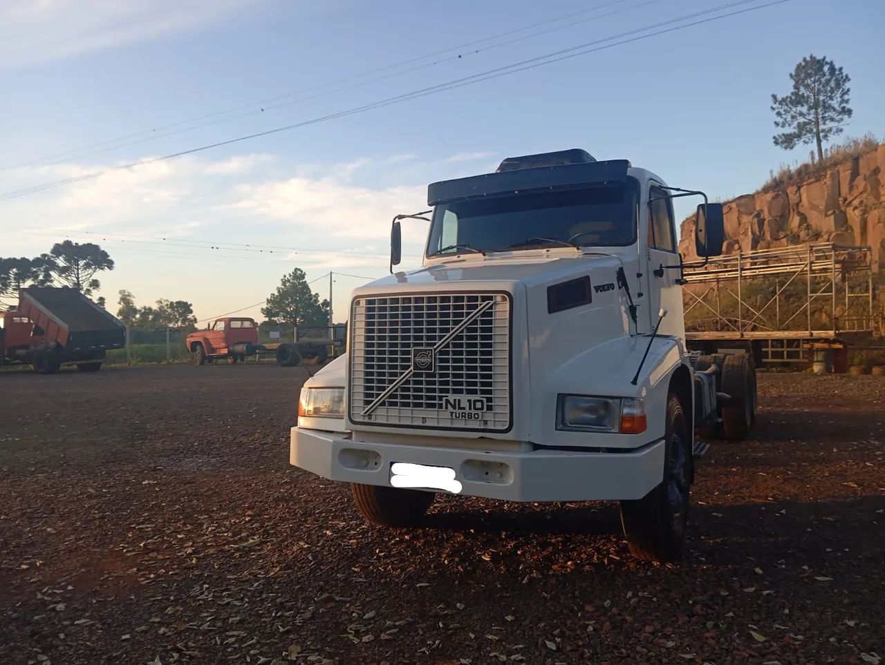 Caminhão Volvo NL 10 Traçado 6x4  - Foto 3