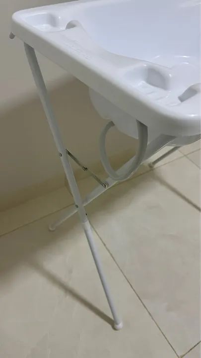 Banheira para bebê com estrutura dobrável