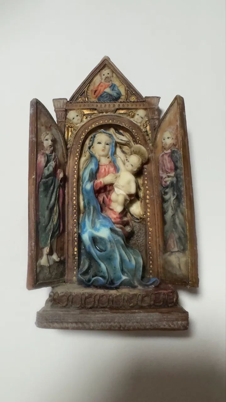  Nossa Senhora das Mercês em resina.