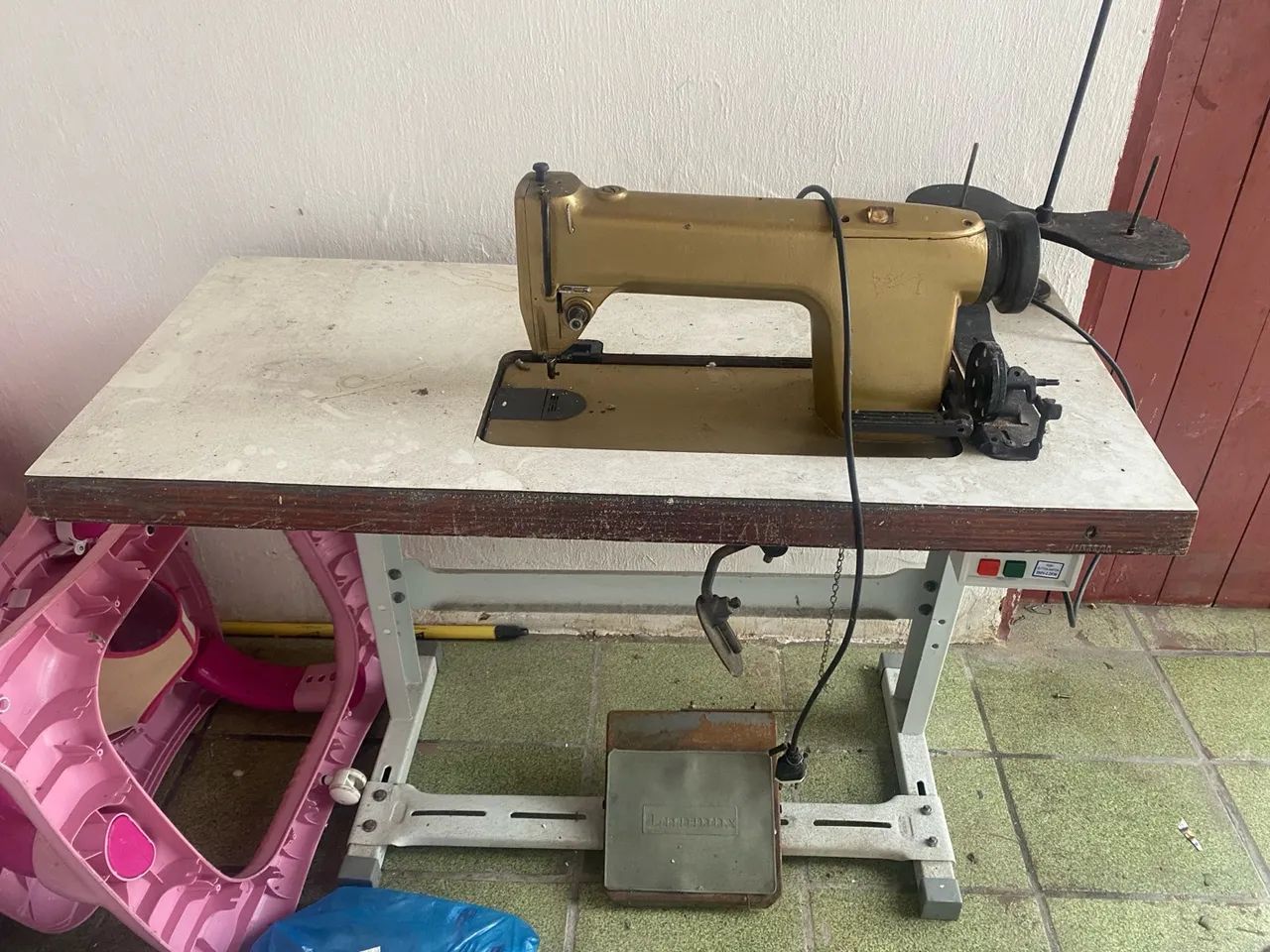 Máquina costura reta industrial. - Foto 2
