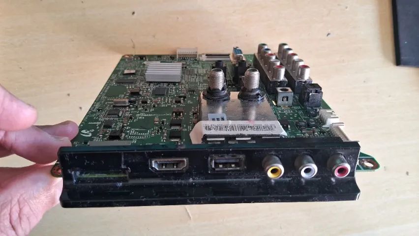 PLACA PRINCIPAL TV SAMSUNG 32? LN32C530F1M - NÃO FUNCIONA - Foto 4