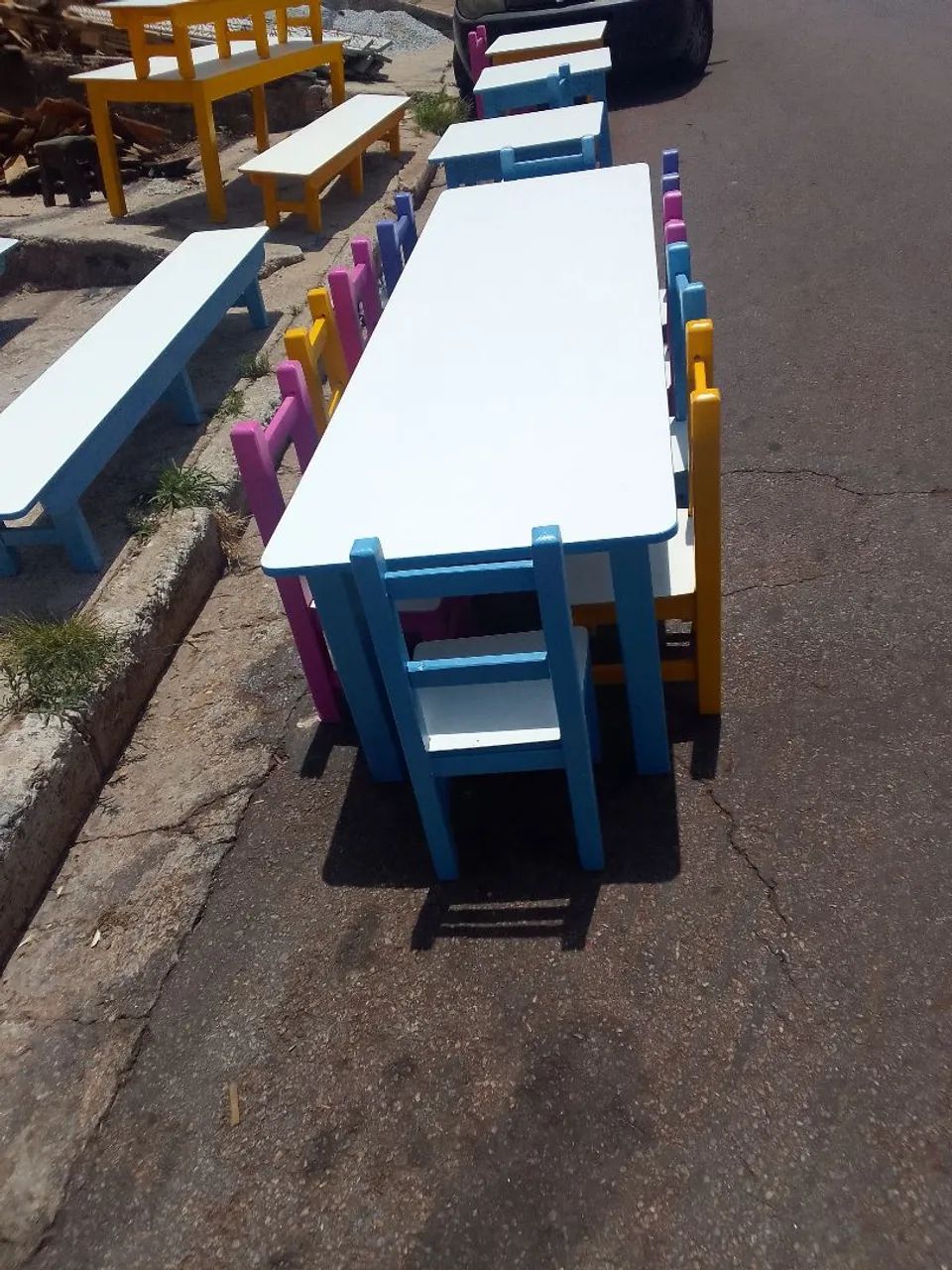 Conjunto de mesa e cadeiras coloridas para crianças - Foto 5