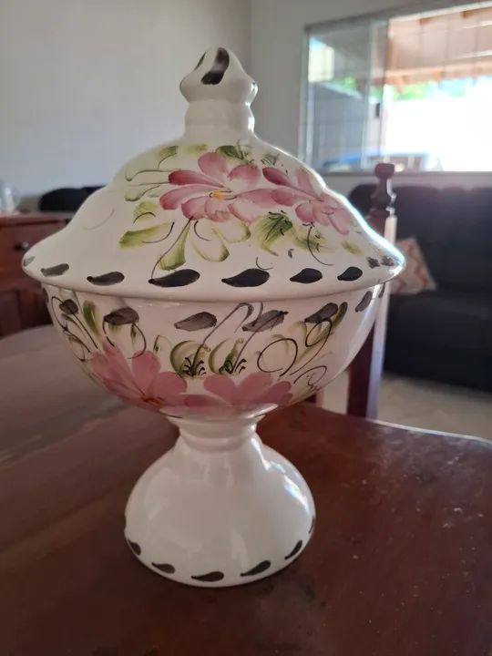 Lindo vaso decorativo em cerâmica