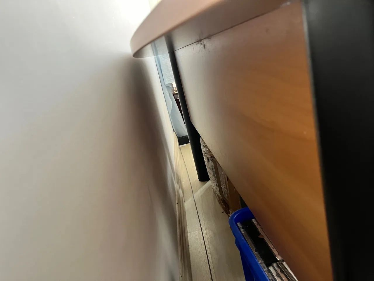 Mesa de escritório aceita maciça e base de ferro - Foto 4