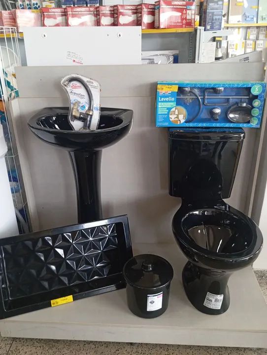 Conjunto de banheiro preto - vaso, pia e torneira