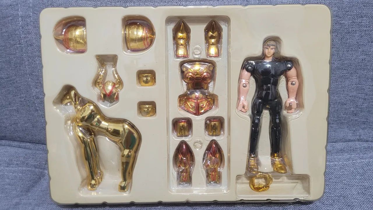 Boneco Shura de Capricórnio Bandai diecast vintage cavaleiros do zodíaco - Foto 4