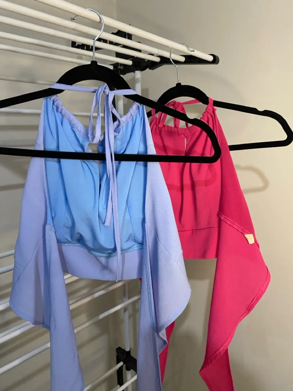 Top Halter com mangas fluidas - Cores Vibrantes