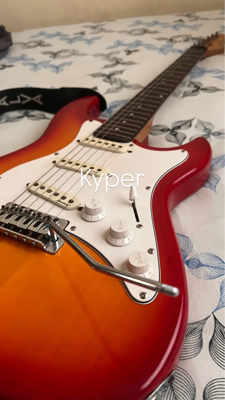 Guitarra Elétrica Sunburst Stratocaster