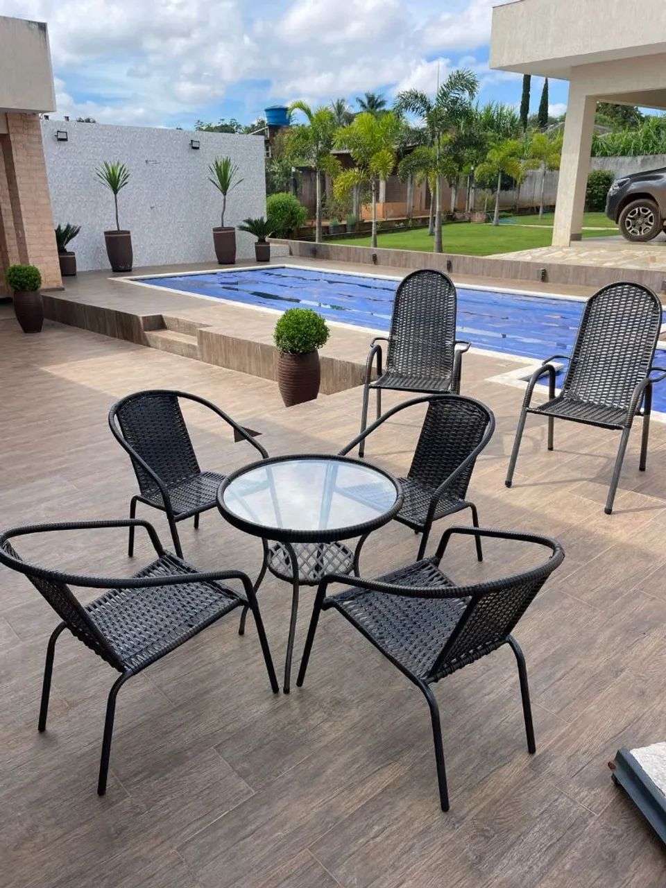 Conjunto de cadeiras e mesa