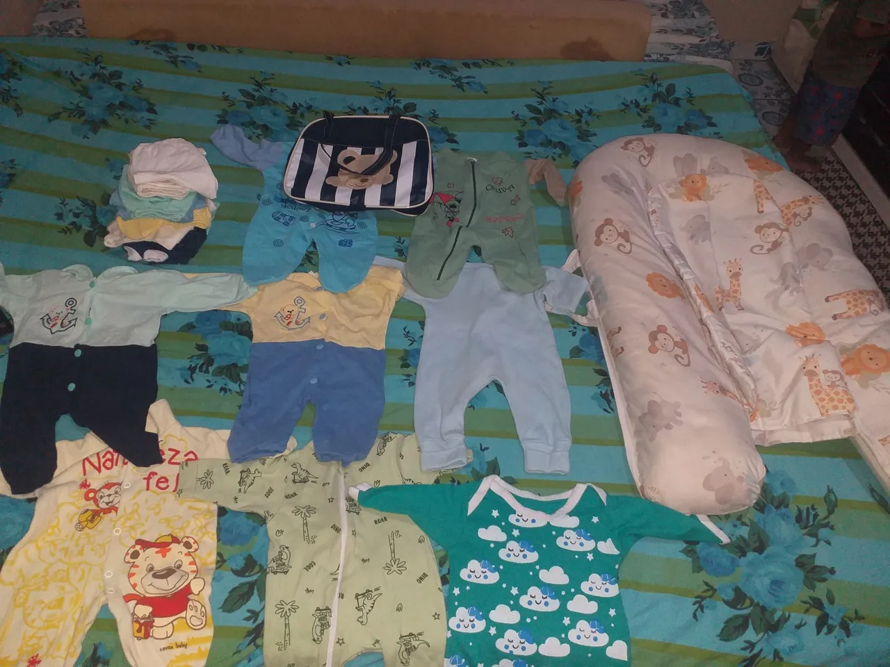 Lote de Roupinhas de Bebê - Diversas peças
