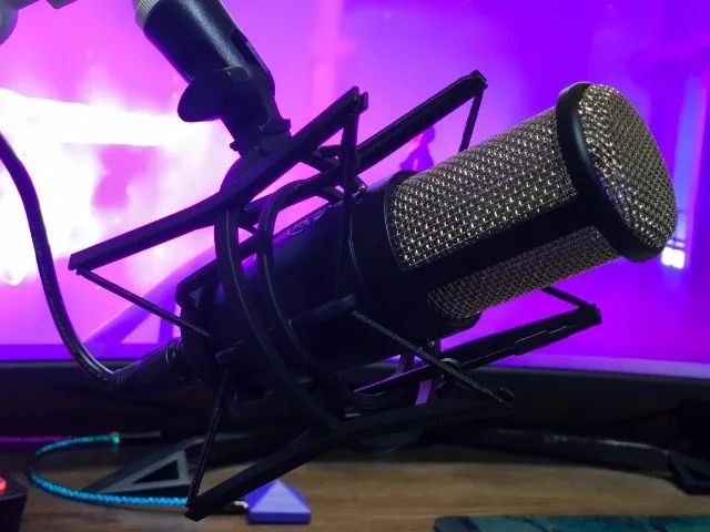 Microfone Condensador AKG P420 c/ Spider Shock Mount - Foto 5