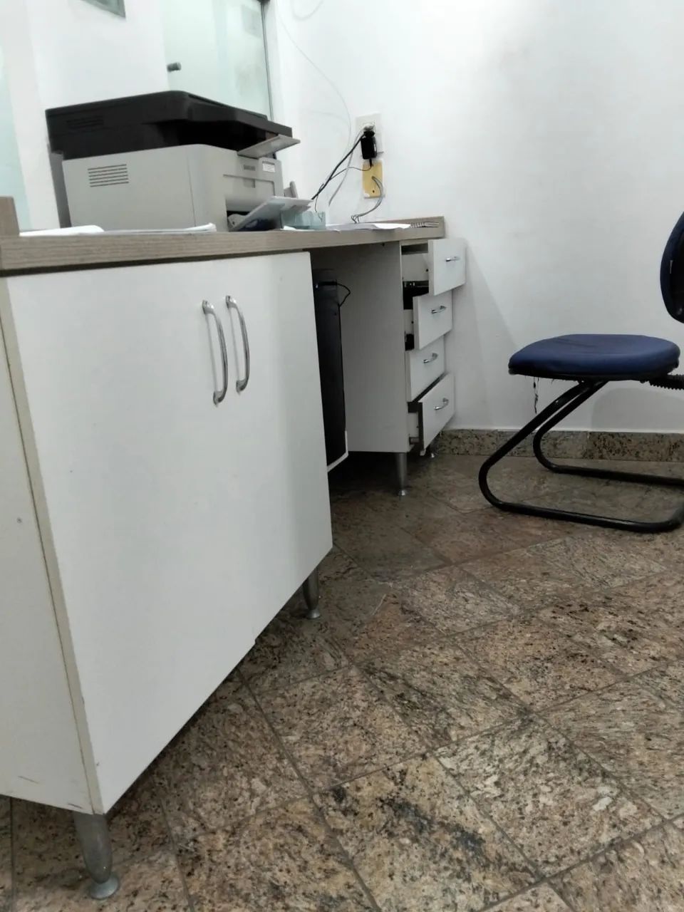 Vende se escrivaninha