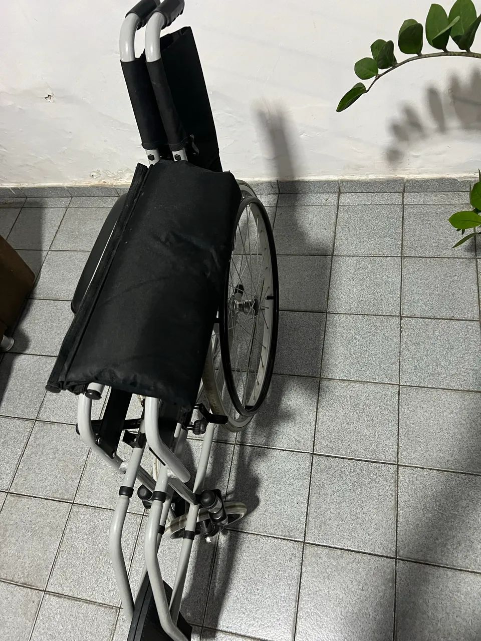 Vendo cadeira de rodas  - Foto 3
