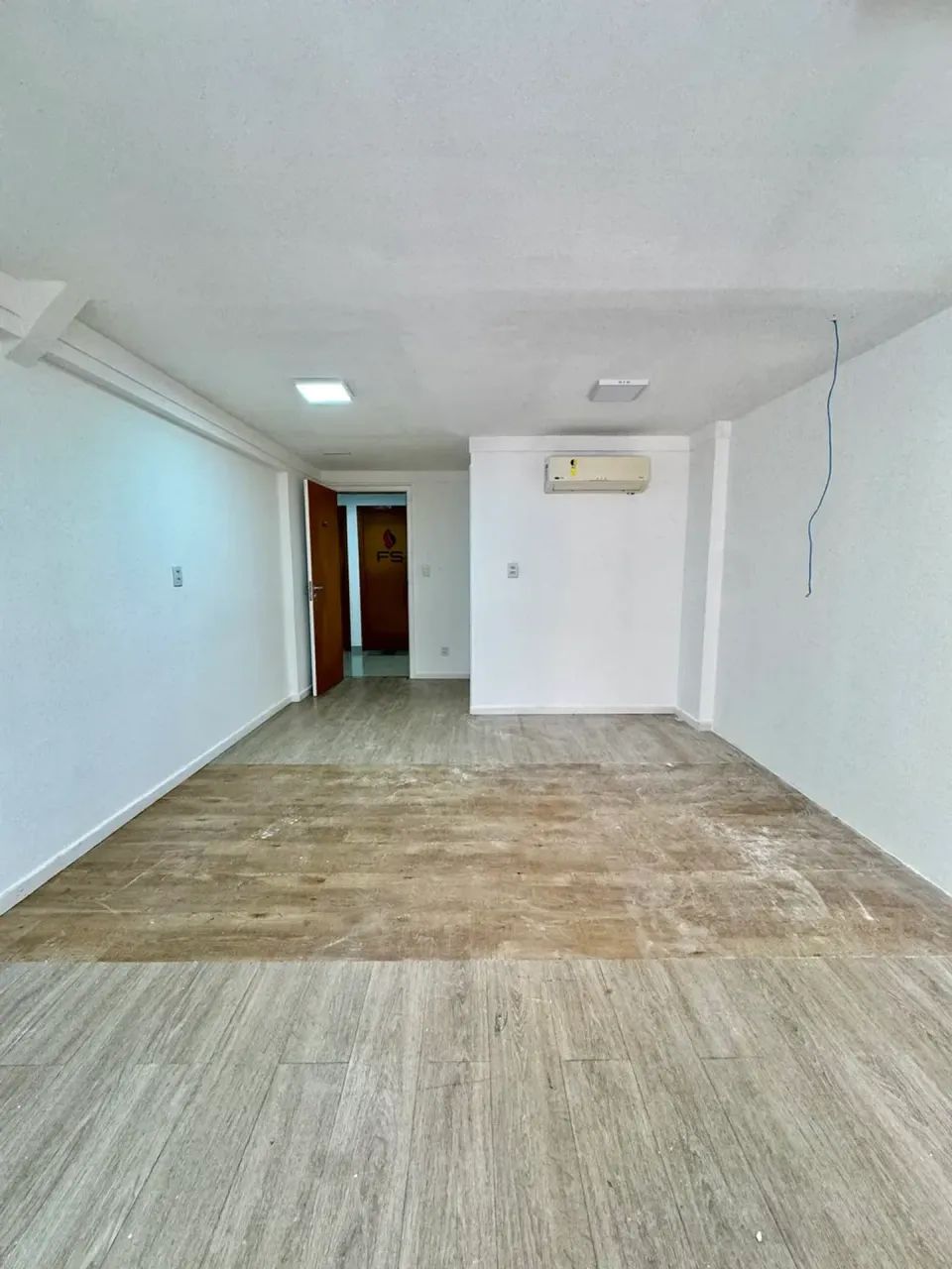 Aluga Sala Comercial no Cond. HC Plaza - Foto 4