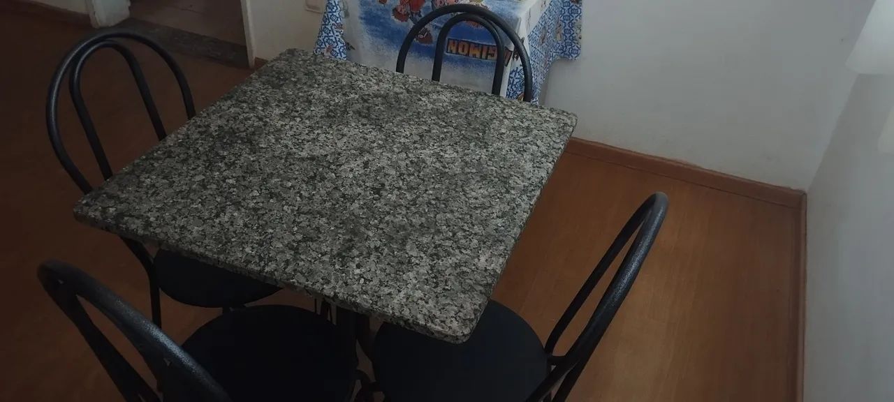 Mesa com 4 cadeiras - Foto 2