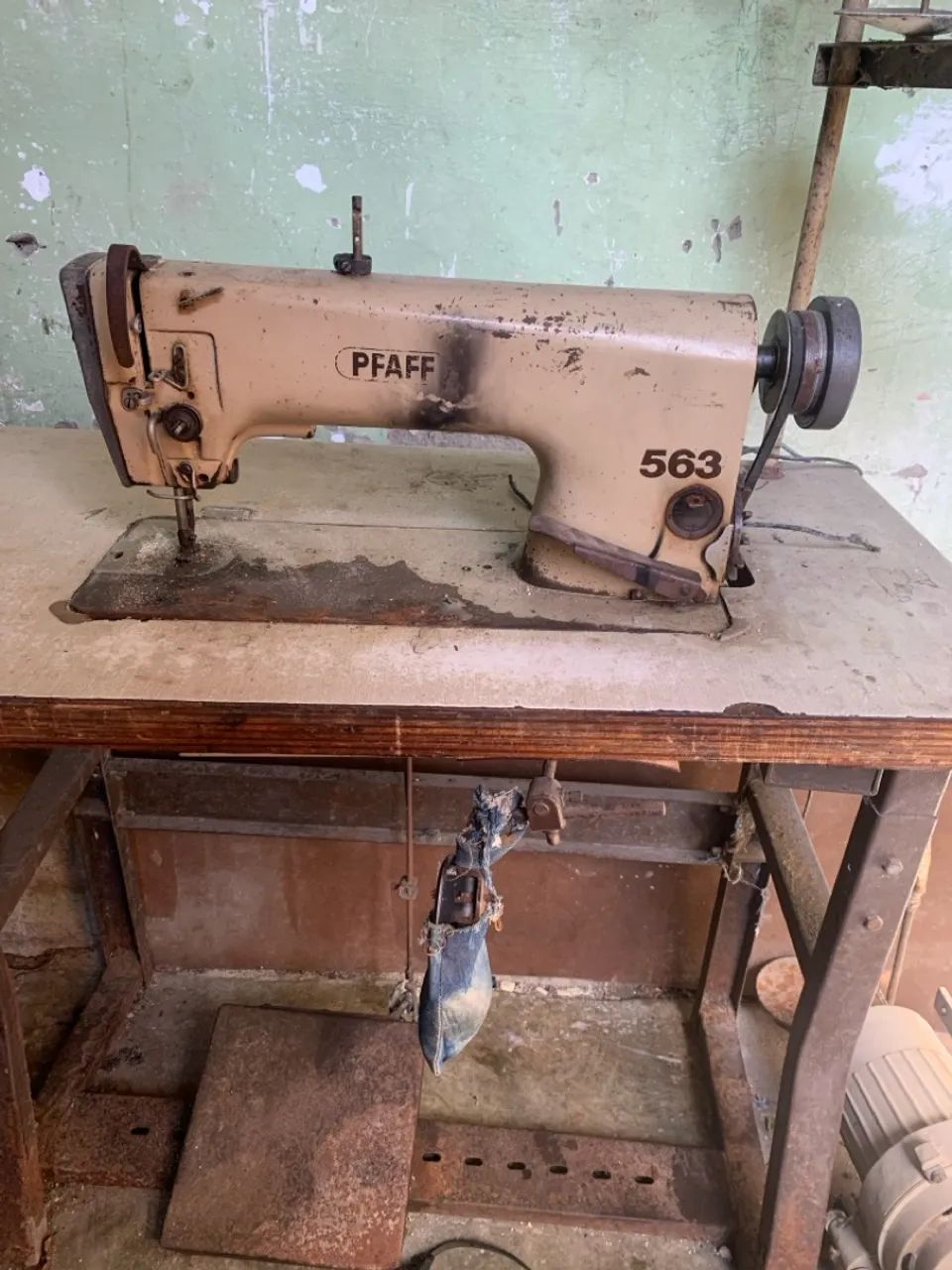 Máquina de costura retro industrial