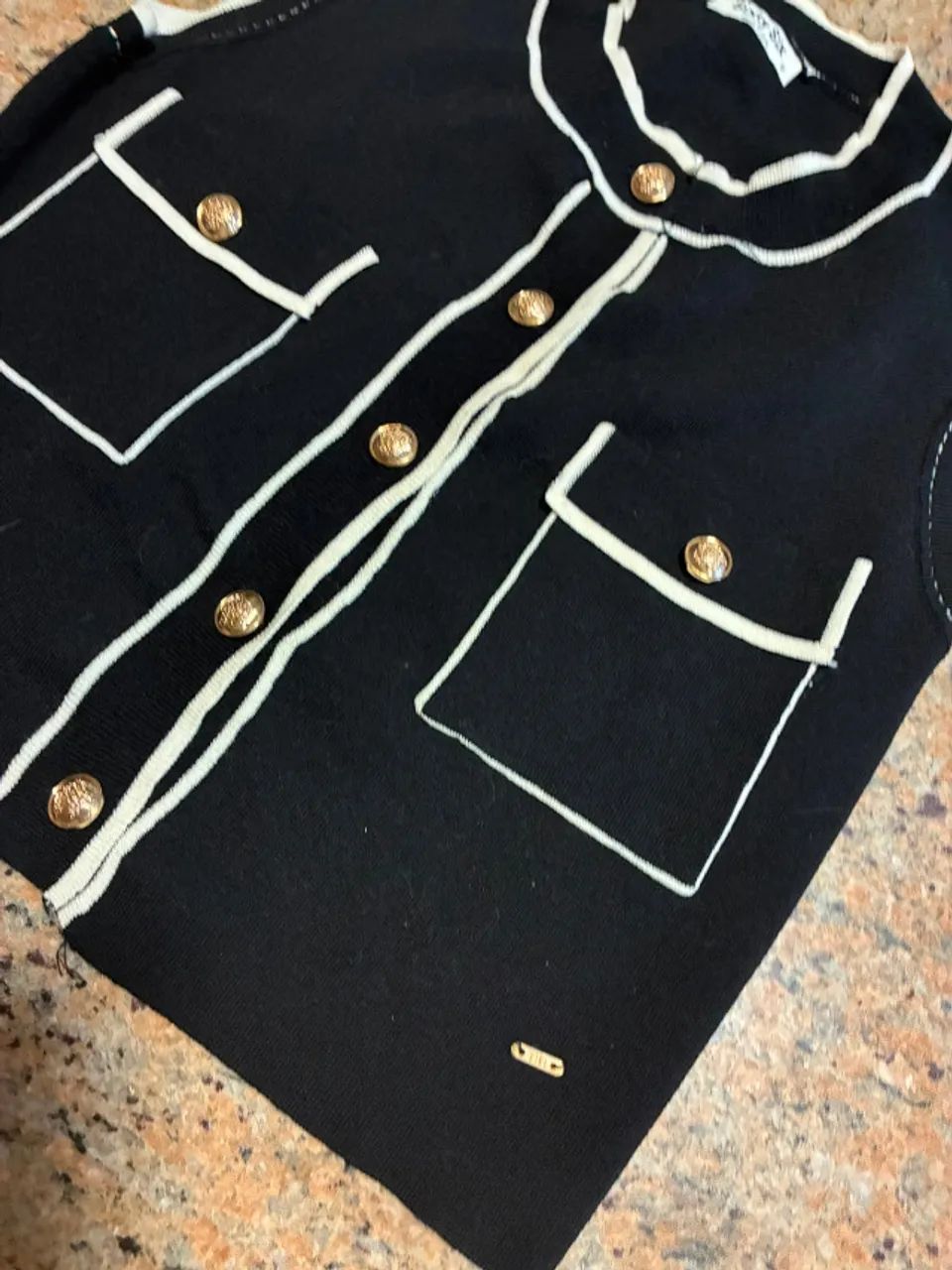 Blusa preta e branca da Sixty Six M - Foto 3