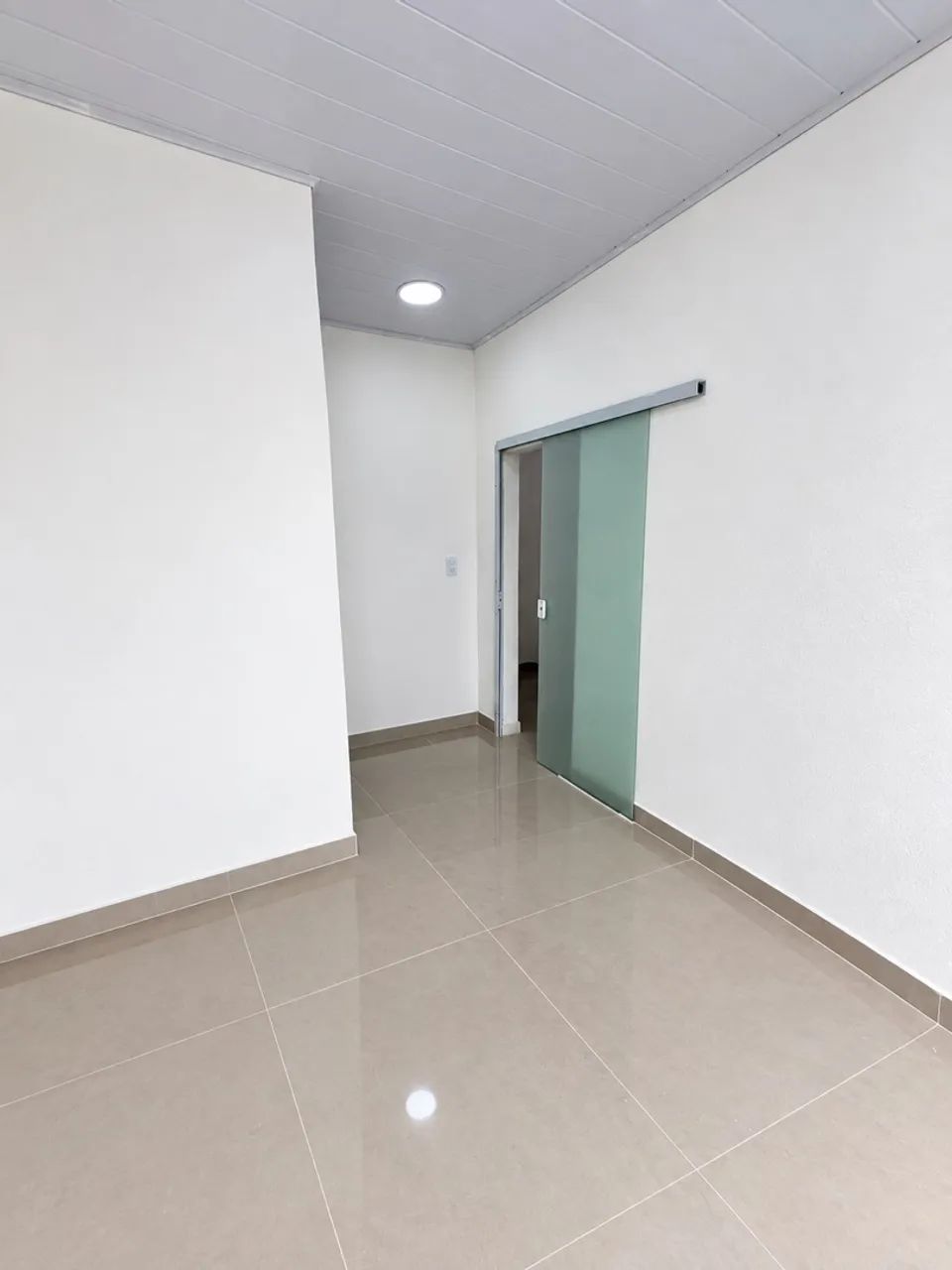 ALUGA-SE SALA COMERCIAL - ÓTIMA LOCALIZAÇÃO! - Foto 2