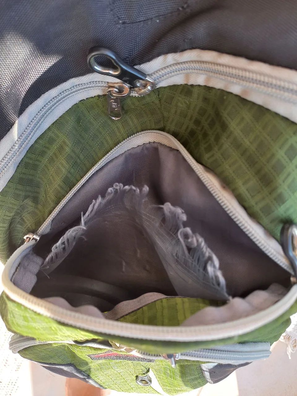 Mochila Commuter 35 litros Trilhas e Rumos Resistente capa - Foto 3