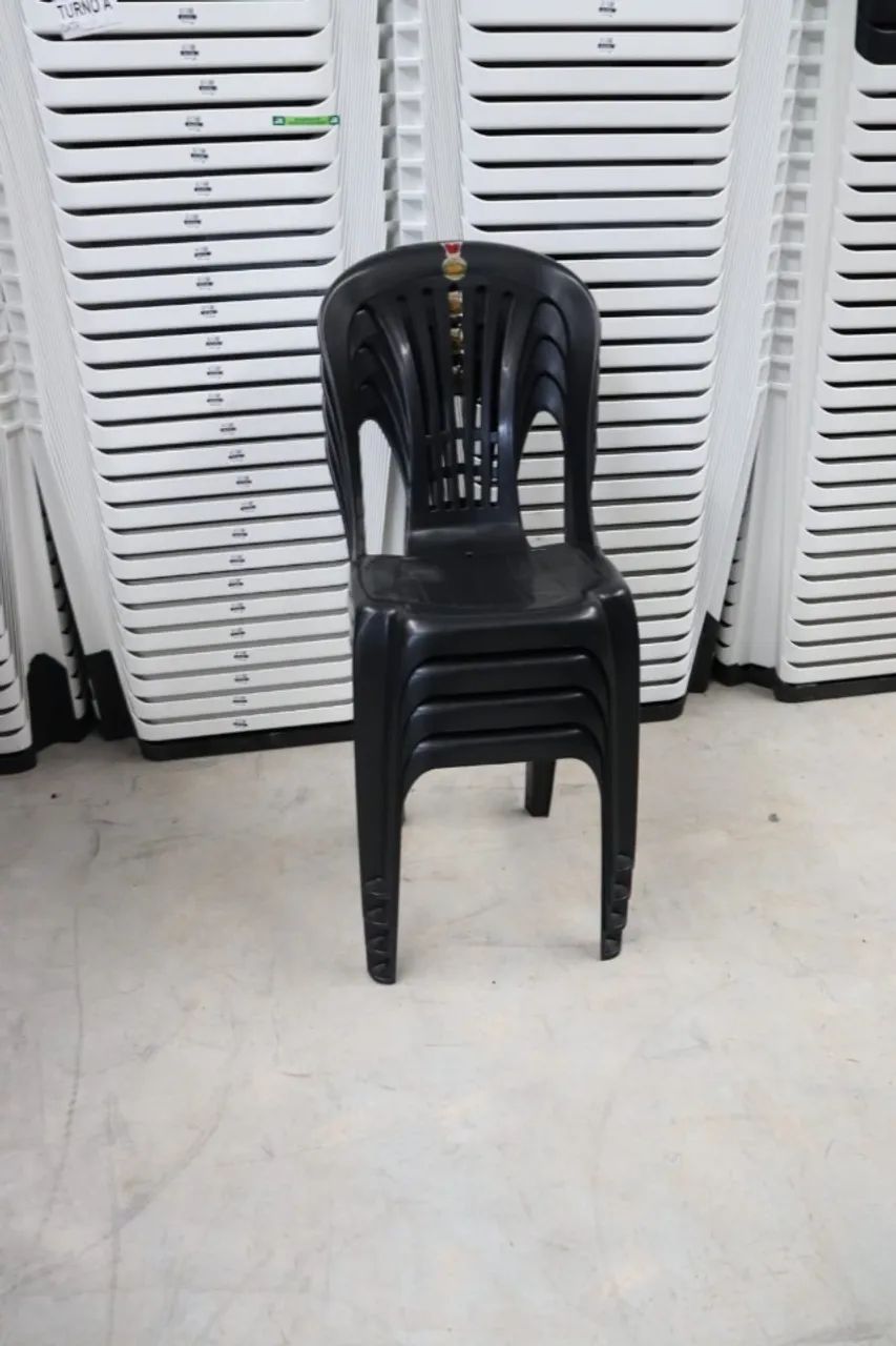 kit 4 Cadeiras de plástico preta 182kg - Foto 4