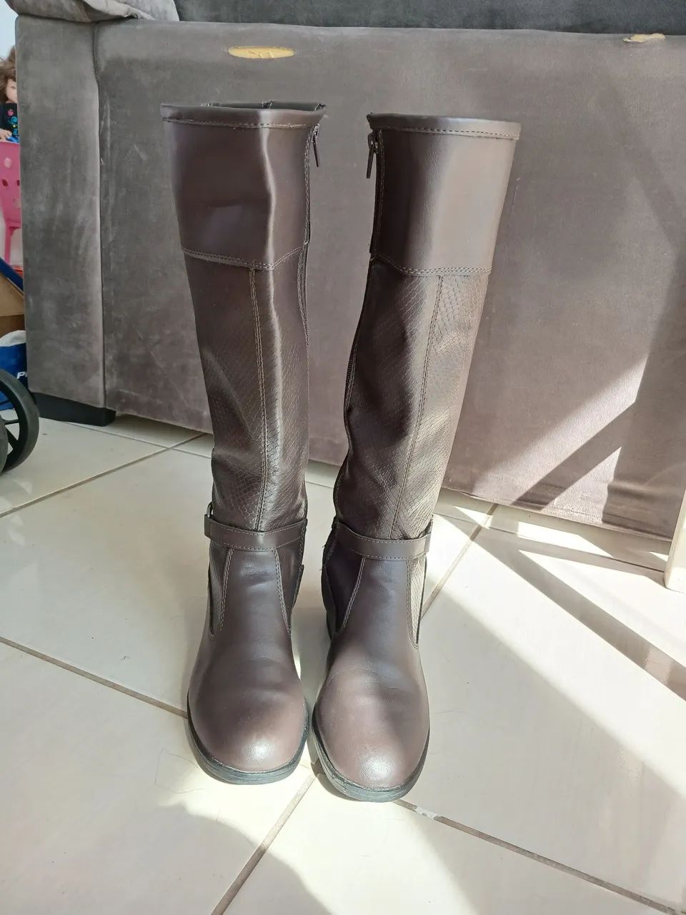 Bota cano longo cor café N?38 - Foto 3
