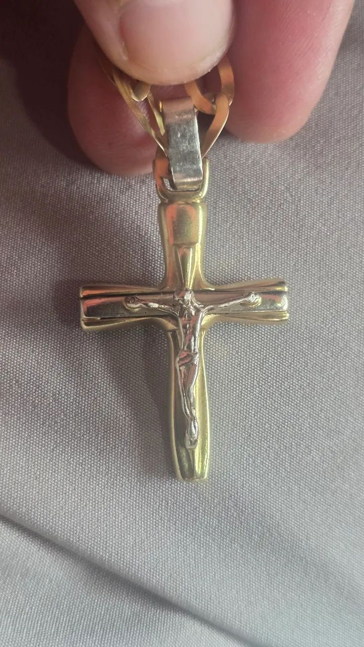 Crucifixo de ouro 18k
