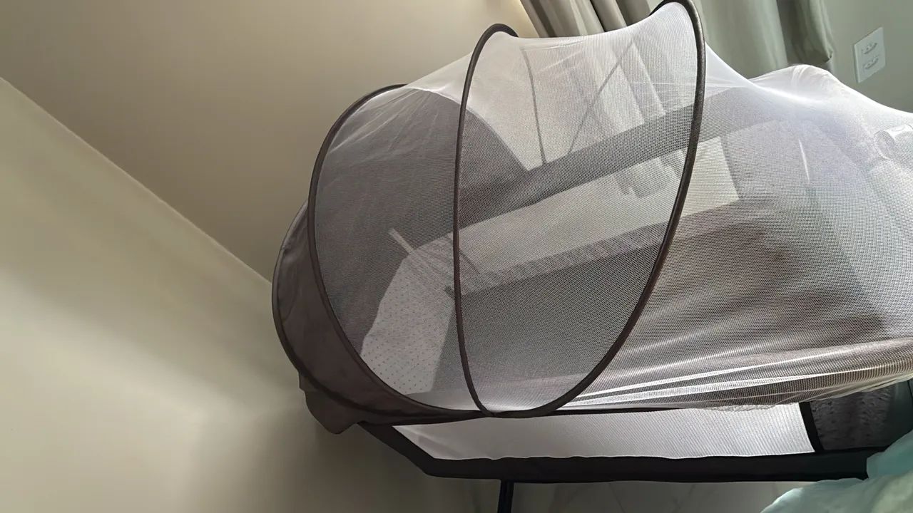 Berço que acopla na cama 