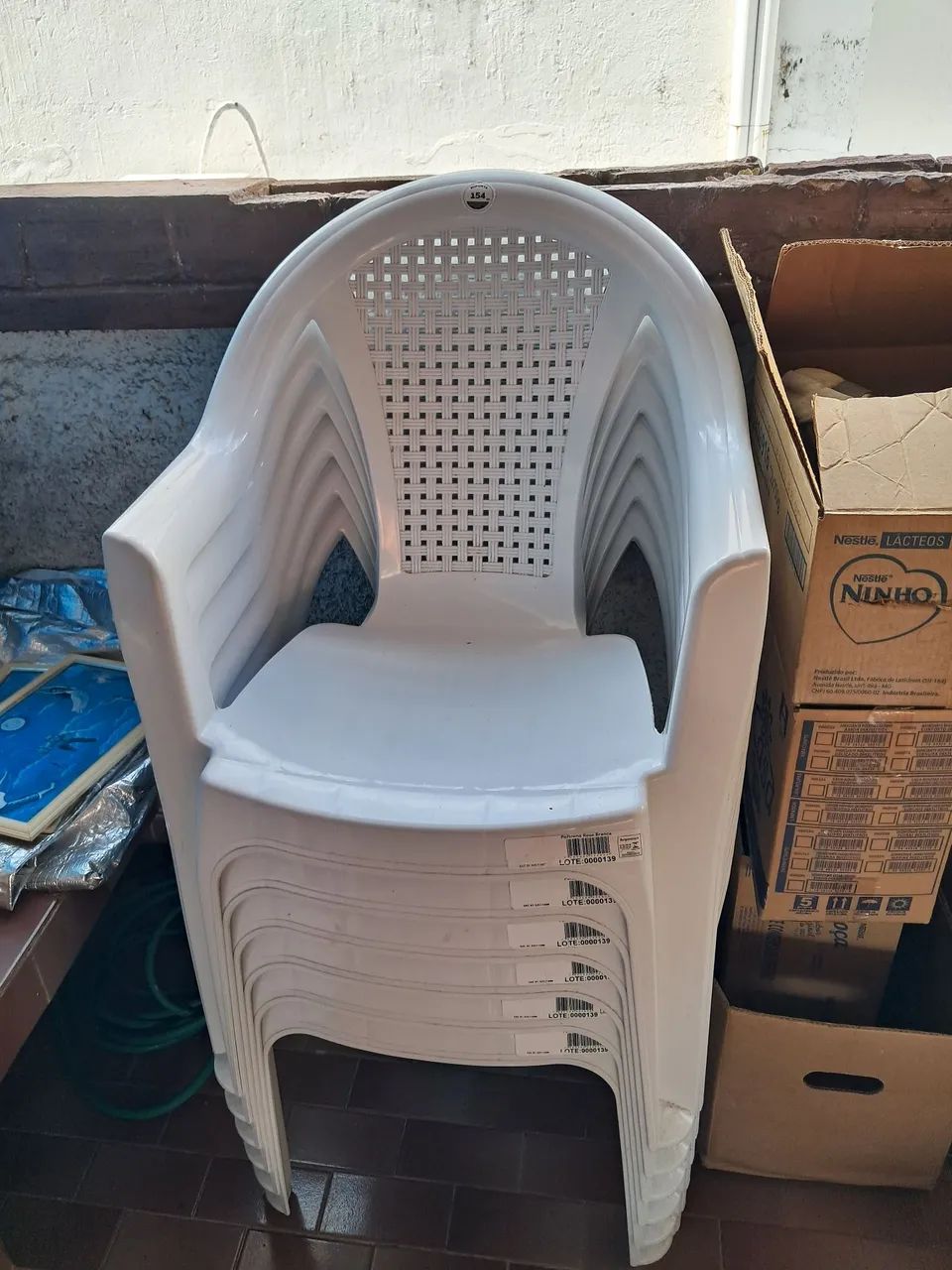 6 cadeiras plasticas com braço, poltronas. Excelente qualidade.  - Foto 2