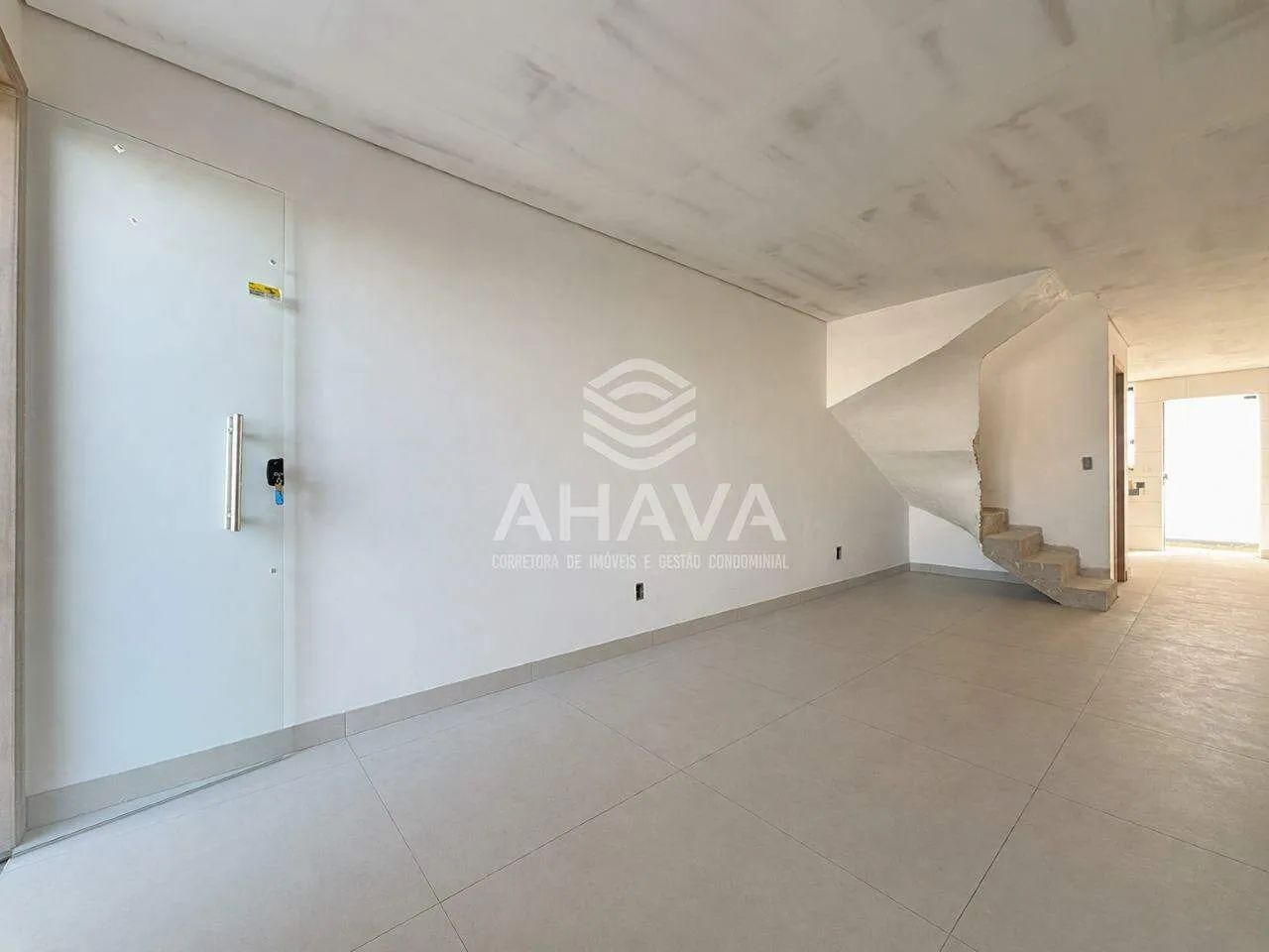 Casa Geminada com 2 Quartos sendo 2 Suítes - 78 m² - Próximo a Avenida Central - Copacaban