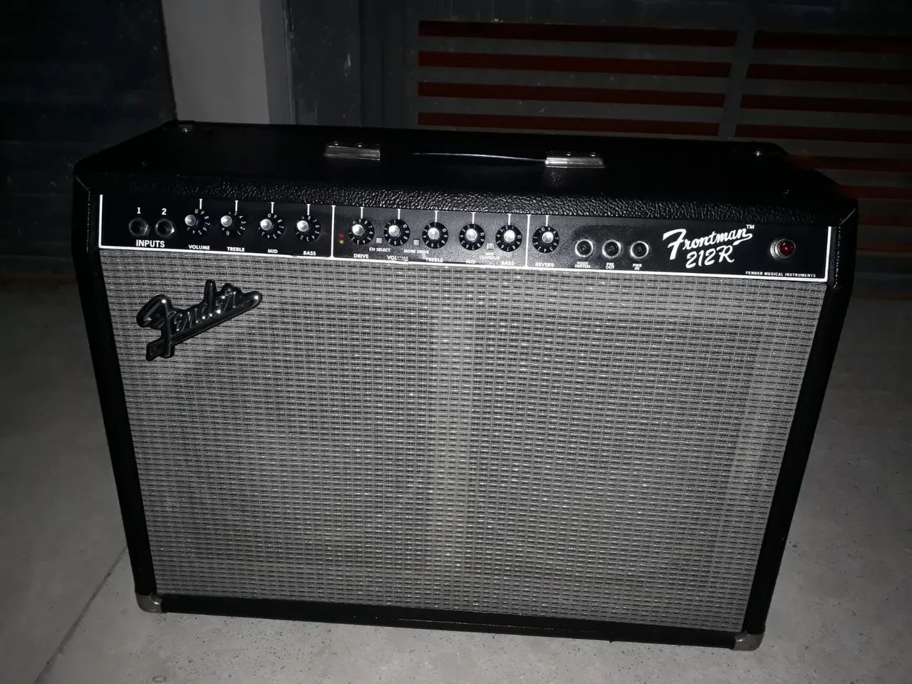 Amplificador Fender frontman 212r