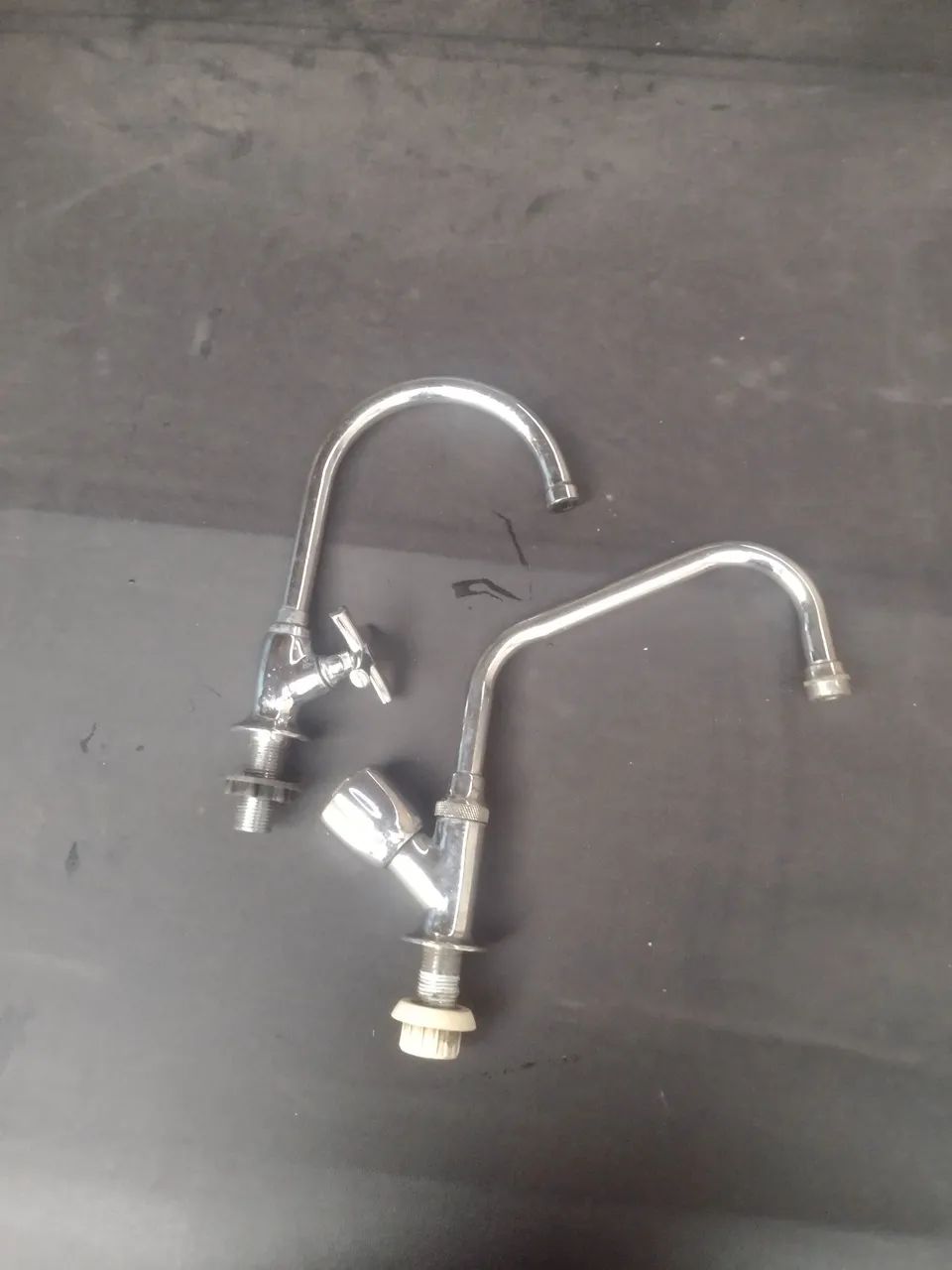 Vendo Duas Torneiras de inox 