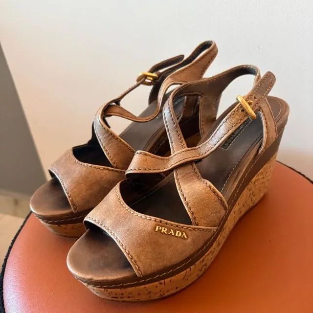 sandalia plataforma prada