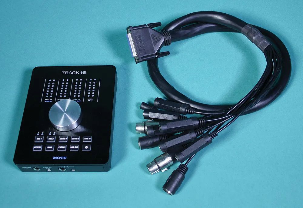 Placa de áudio Motu Track16 Interface USB e FireWire