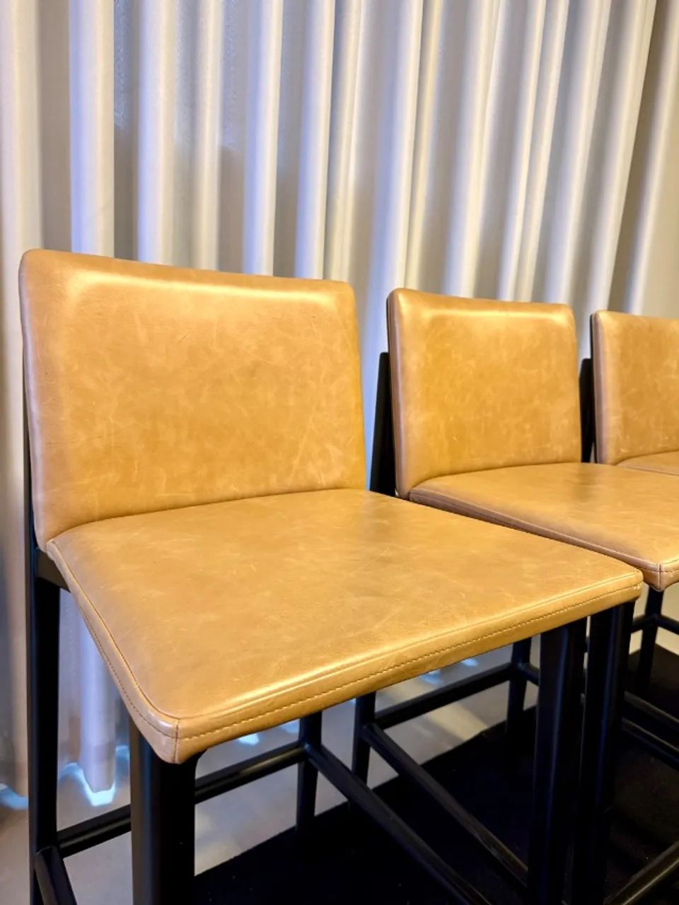Poltrona bar em couro - valor unidade  - Foto 4