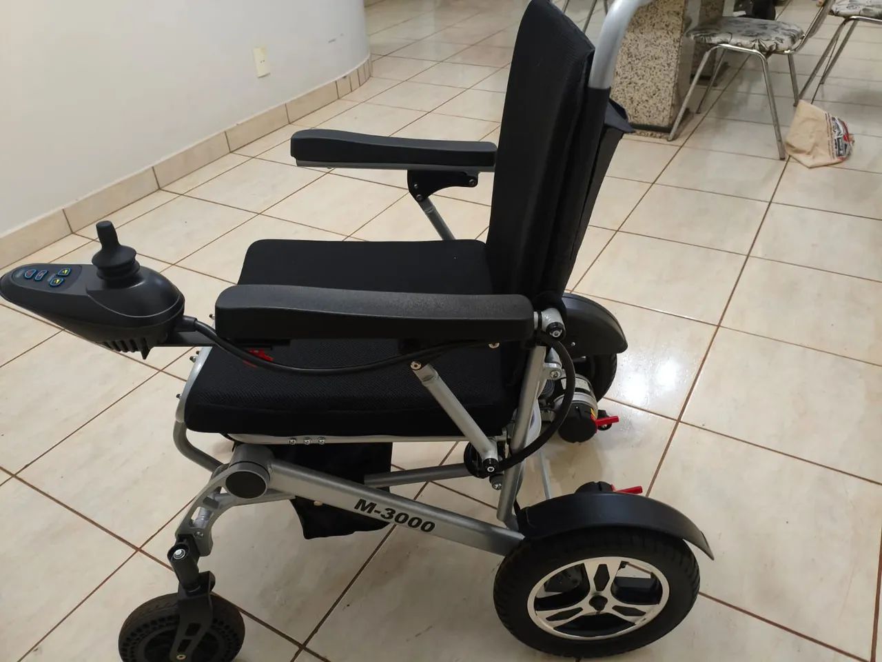 Cadeira de rodas motorizada mobifree - Foto 2